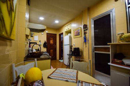 Apartamento à venda com 82m², 3 quartos e 1 vagaCozinha