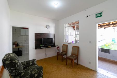 Casa à venda com 360m², 1 quarto e 10 vagas Casa à venda com 360m², 1 quarto e 10 vagasSala