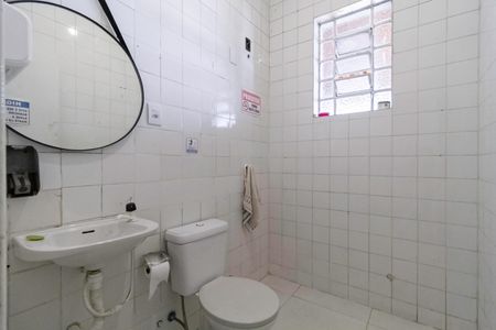 Casa à venda com 360m², 1 quarto e 10 vagas Casa à venda com 360m², 1 quarto e 10 vagasBanheiro social