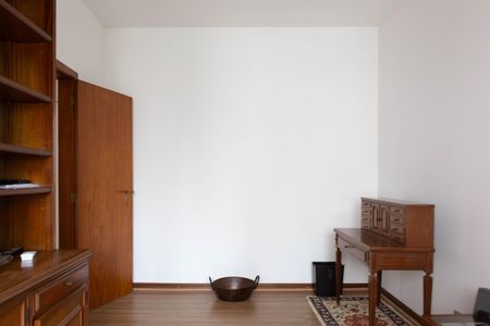 Apartamento à venda com 244m², 4 quartos e 3 vagas Apartamento à venda com 244m², 4 quartos e 3 vagasQuarto 4 - Escritório