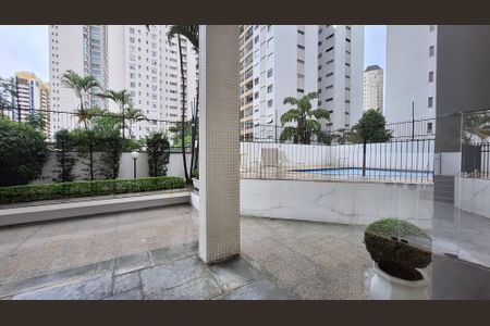 Apartamento à venda com 244m², 4 quartos e 3 vagas Apartamento à venda com 244m², 4 quartos e 3 vagasÁrea comum - Piscina