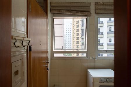 Apartamento à venda com 244m², 4 quartos e 3 vagas Apartamento à venda com 244m², 4 quartos e 3 vagasQuarto de Serviço