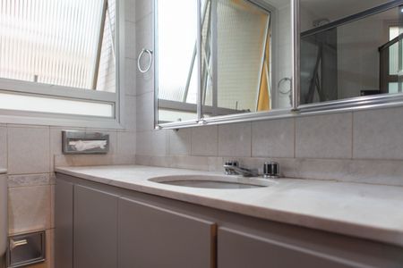 Apartamento à venda com 244m², 4 quartos e 3 vagas Apartamento à venda com 244m², 4 quartos e 3 vagasBanheiro da Suíte 3