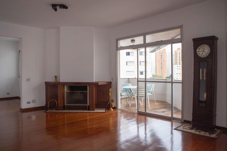 Apartamento à venda com 244m², 4 quartos e 3 vagas Apartamento à venda com 244m², 4 quartos e 3 vagasSala