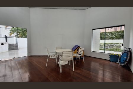 Apartamento à venda com 244m², 4 quartos e 3 vagas Apartamento à venda com 244m², 4 quartos e 3 vagasÁrea comum - Salão de festas
