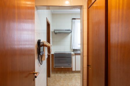 Apartamento à venda com 244m², 4 quartos e 3 vagas Apartamento à venda com 244m², 4 quartos e 3 vagasCorredor de Serviço