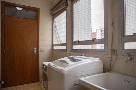 Apartamento à venda com 244m², 4 quartos e 3 vagas Apartamento à venda com 244m², 4 quartos e 3 vagasÁrea de Serviço