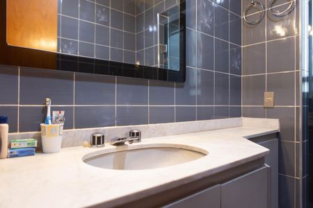 Apartamento à venda com 244m², 4 quartos e 3 vagas Apartamento à venda com 244m², 4 quartos e 3 vagasBanheiro Social