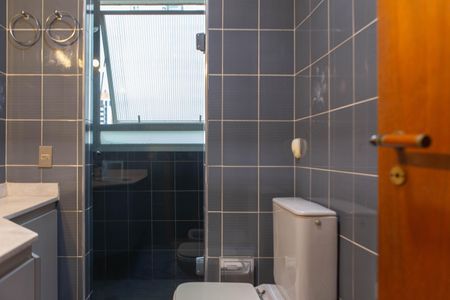 Apartamento à venda com 244m², 4 quartos e 3 vagas Apartamento à venda com 244m², 4 quartos e 3 vagasBanheiro Social