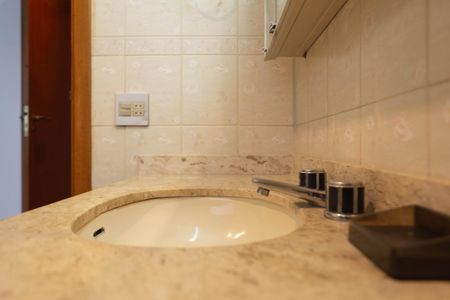 Apartamento à venda com 244m², 4 quartos e 3 vagas Apartamento à venda com 244m², 4 quartos e 3 vagasBanheiro da Suíte 2