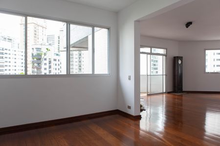 Apartamento à venda com 244m², 4 quartos e 3 vagas Apartamento à venda com 244m², 4 quartos e 3 vagasSala 2