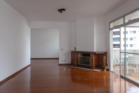 Apartamento à venda com 244m², 4 quartos e 3 vagas Apartamento à venda com 244m², 4 quartos e 3 vagasSala