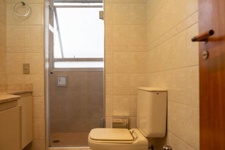 Apartamento à venda com 244m², 4 quartos e 3 vagas Apartamento à venda com 244m², 4 quartos e 3 vagasBanheiro da Suíte 2