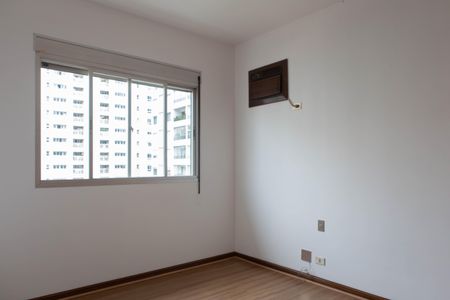 Apartamento à venda com 244m², 4 quartos e 3 vagas Apartamento à venda com 244m², 4 quartos e 3 vagasSuíte 2