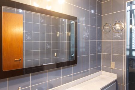 Apartamento à venda com 244m², 4 quartos e 3 vagas Apartamento à venda com 244m², 4 quartos e 3 vagasBanheiro Social