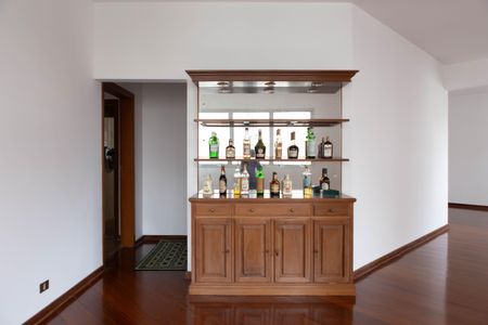 Apartamento à venda com 244m², 4 quartos e 3 vagas Apartamento à venda com 244m², 4 quartos e 3 vagasSala