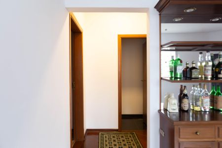 Apartamento à venda com 244m², 4 quartos e 3 vagas Apartamento à venda com 244m², 4 quartos e 3 vagasCorredor