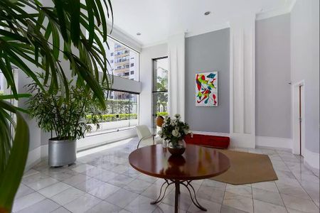 Apartamento à venda com 244m², 4 quartos e 3 vagas Apartamento à venda com 244m², 4 quartos e 3 vagasHall de entrada