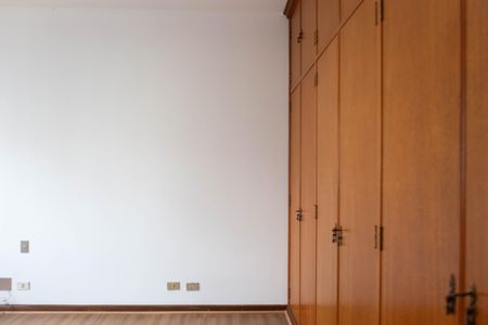 Apartamento à venda com 244m², 4 quartos e 3 vagas Apartamento à venda com 244m², 4 quartos e 3 vagasSuíte 2