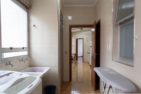 Apartamento à venda com 244m², 4 quartos e 3 vagas Apartamento à venda com 244m², 4 quartos e 3 vagasÁrea de Serviço