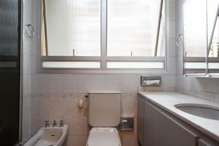 Apartamento à venda com 244m², 4 quartos e 3 vagas Apartamento à venda com 244m², 4 quartos e 3 vagasBanheiro da Suíte 3