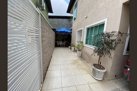 Casa à venda com 220m², 3 quartos e 2 vagasQuintal