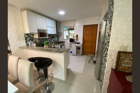 Casa à venda com 220m², 3 quartos e 2 vagasCozinha