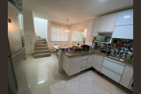 Casa à venda com 220m², 3 quartos e 2 vagasCozinha