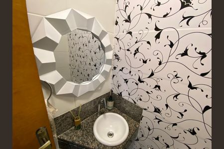 Casa à venda com 220m², 3 quartos e 2 vagasLavabo