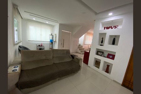 Casa à venda com 220m², 3 quartos e 2 vagasSala