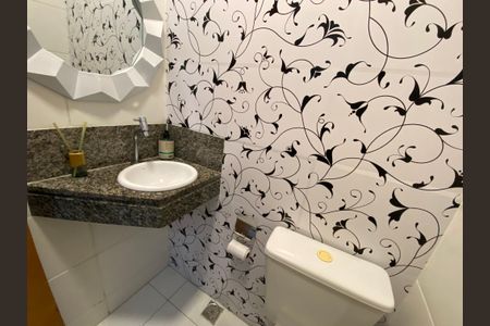 Casa à venda com 220m², 3 quartos e 2 vagasLavabo