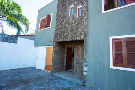 Casa à venda com 294m², 4 quartos e 2 vagas Casa à venda com 294m², 4 quartos e 2 vagasFachada da casa