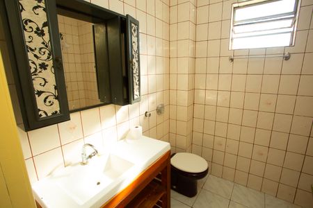 Casa à venda com 294m², 4 quartos e 2 vagas Casa à venda com 294m², 4 quartos e 2 vagasBanheiro do segundo piso