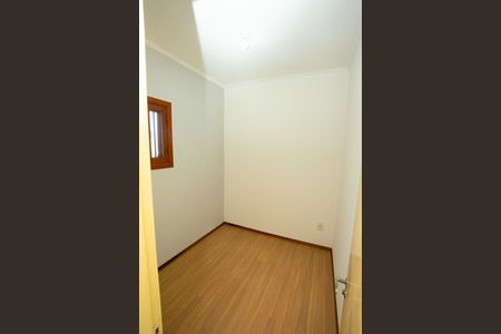 Casa à venda com 294m², 4 quartos e 2 vagas Casa à venda com 294m², 4 quartos e 2 vagasCloset do Quarto 2