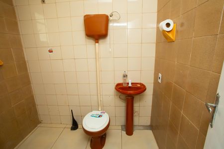 Casa à venda com 294m², 4 quartos e 2 vagas Casa à venda com 294m², 4 quartos e 2 vagasÁrea de serviço - Banheiro do Espaço de festas