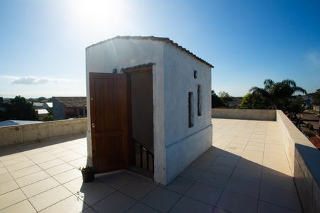 Casa à venda com 294m², 4 quartos e 2 vagas Casa à venda com 294m², 4 quartos e 2 vagasTerraço