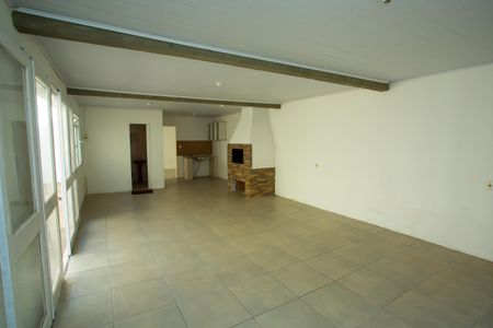 Casa à venda com 294m², 4 quartos e 2 vagas Casa à venda com 294m², 4 quartos e 2 vagasEspaço de Festas