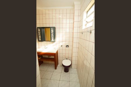 Casa à venda com 294m², 4 quartos e 2 vagas Casa à venda com 294m², 4 quartos e 2 vagasBanheiro do segundo piso