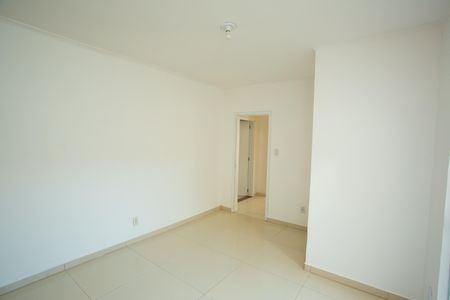 Casa à venda com 294m², 4 quartos e 2 vagas Casa à venda com 294m², 4 quartos e 2 vagasSala de Jantar