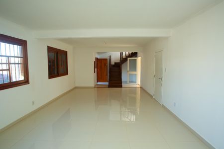 Casa à venda com 294m², 4 quartos e 2 vagas Casa à venda com 294m², 4 quartos e 2 vagasSala de estar