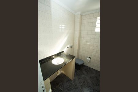 Casa à venda com 294m², 4 quartos e 2 vagas Casa à venda com 294m², 4 quartos e 2 vagasBanheiro do térreo