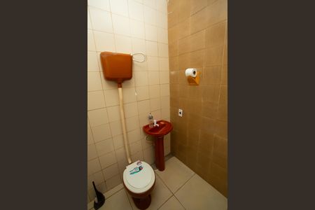 Casa à venda com 294m², 4 quartos e 2 vagas Casa à venda com 294m², 4 quartos e 2 vagasÁrea de serviço - Banheiro do Espaço de festas