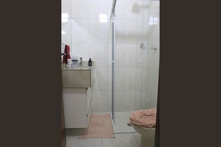 Casa à venda com 180m², 3 quartos e 3 vagasBanheiro 2