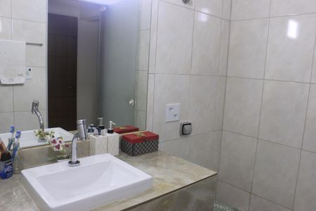 Casa à venda com 180m², 3 quartos e 3 vagasBanheiro da Suíte 1