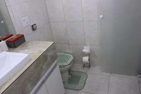 Casa à venda com 180m², 3 quartos e 3 vagasBanheiro da Suíte 1