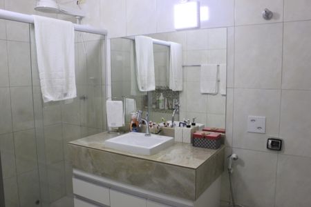 Casa à venda com 180m², 3 quartos e 3 vagasBanheiro da Suíte 1