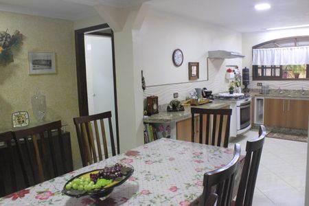 Casa à venda com 180m², 3 quartos e 3 vagasCozinha