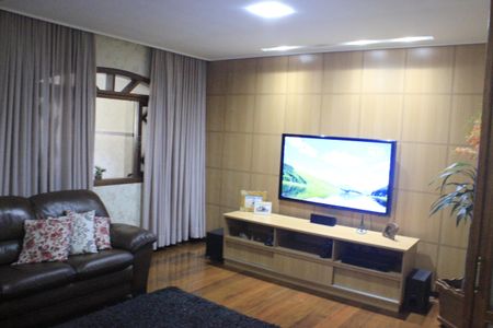 Casa à venda com 180m², 3 quartos e 3 vagasSala