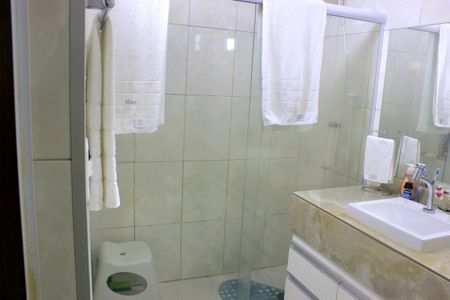 Casa à venda com 180m², 3 quartos e 3 vagasBanheiro da Suíte 1