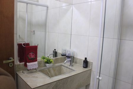 Casa à venda com 180m², 3 quartos e 3 vagasBanheiro 2